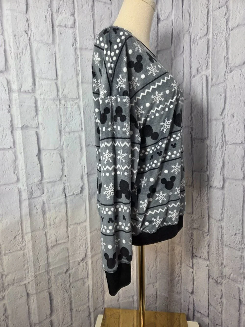 Disney Medium Black White Mickey Mouse Snowflake Longsleeve Fleece Pajama Set - Picture 9 of 14